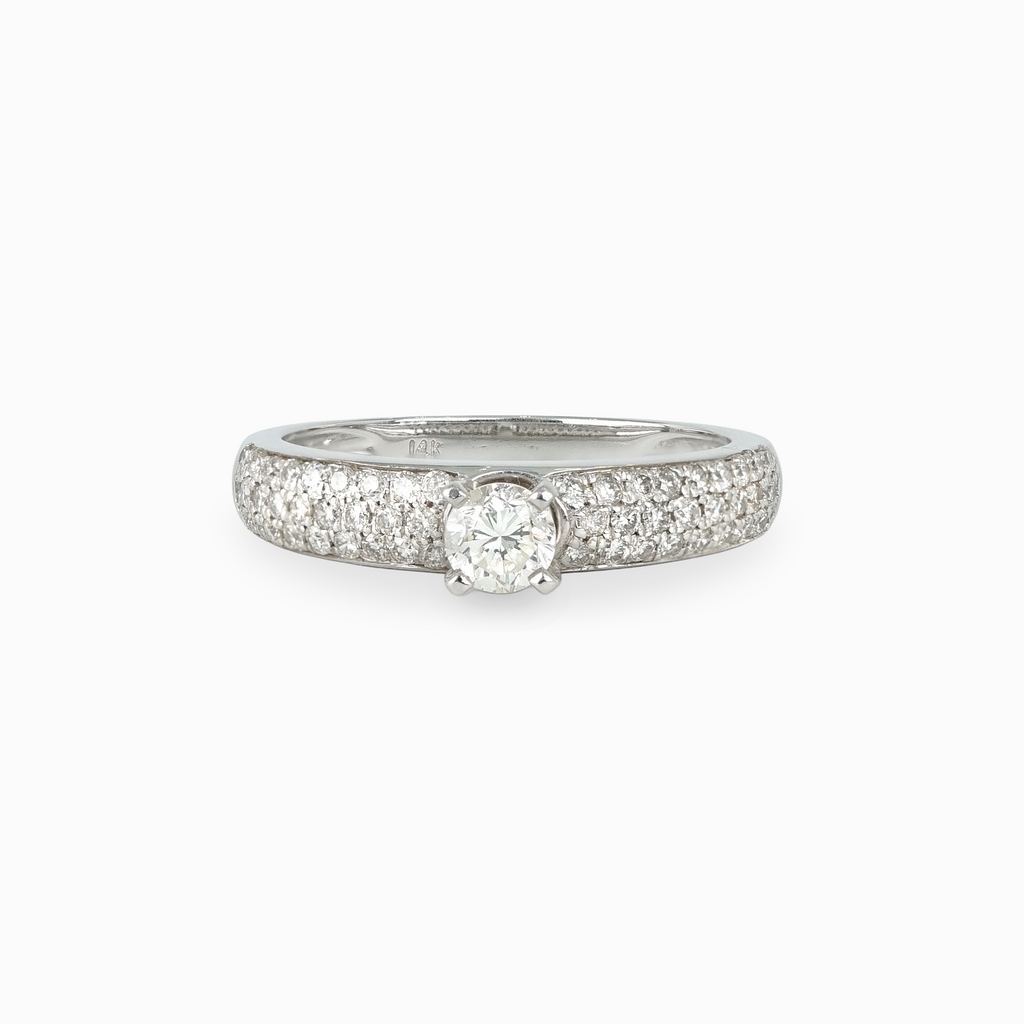 Round Diamond Pavé Ring Set