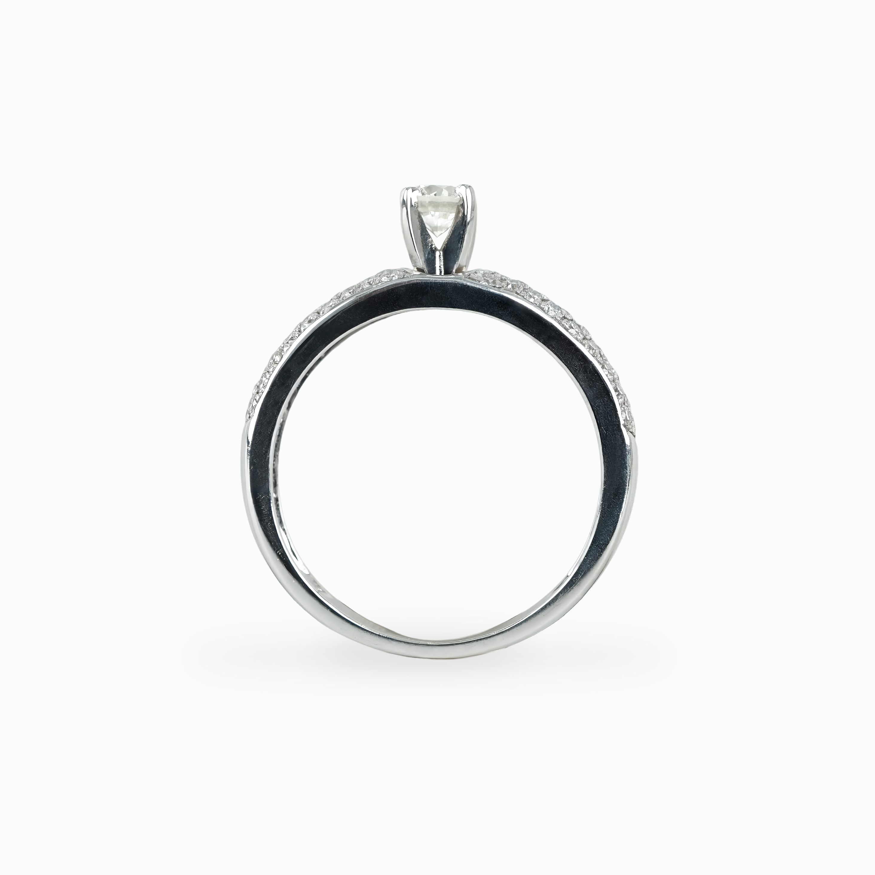 Round Diamond Pavé Ring Set